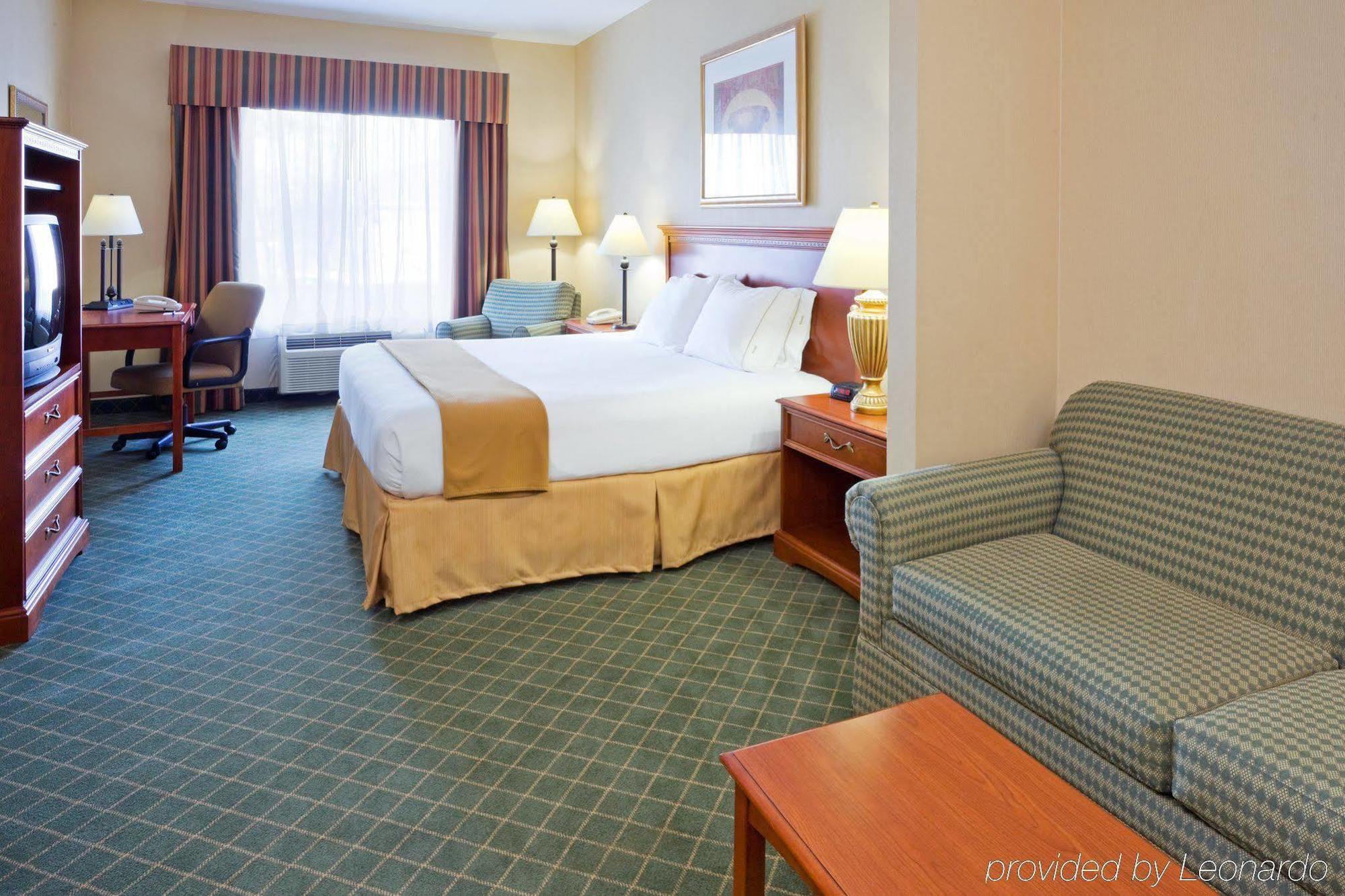 Hotel Express & By Ihg 2*