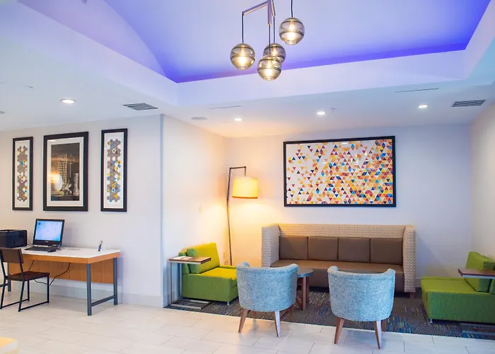 Holiday Inn Express Hotel & Suites Chester By Ihg