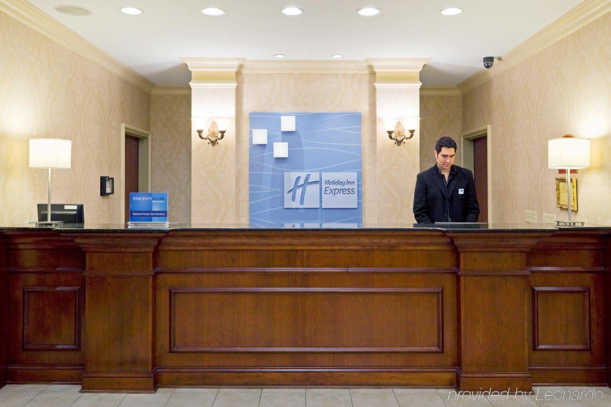 Express & By Ihg 2*